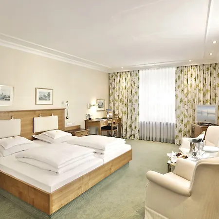 Bayerischer Hof Hotel 5*