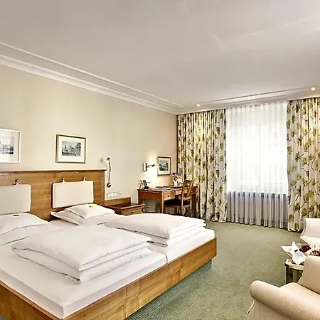 Bayerischer Hof Hotel 5*