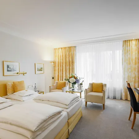 Отель Bayerischer Hof Линдау