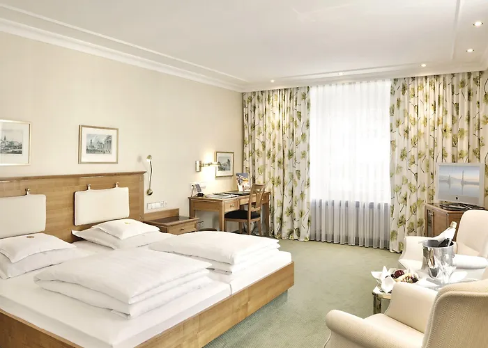 Bayerischer Hof Hotel 5*